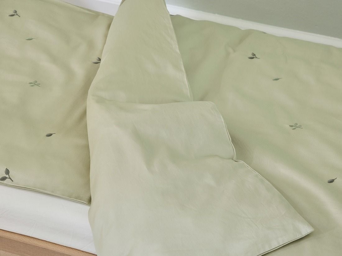 Kinderdekbedovertrek katoen satijn light olive botanical
