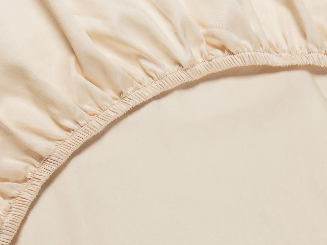 Hoeslaken katoen satijn almond milk