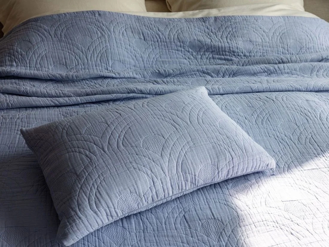 Sierkussen arch lavender blue - mousseline katoen