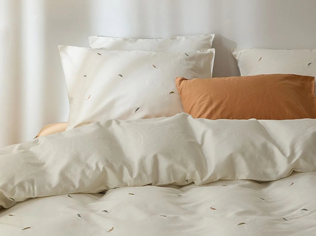 Kussensloop katoen satijn multicolour feather