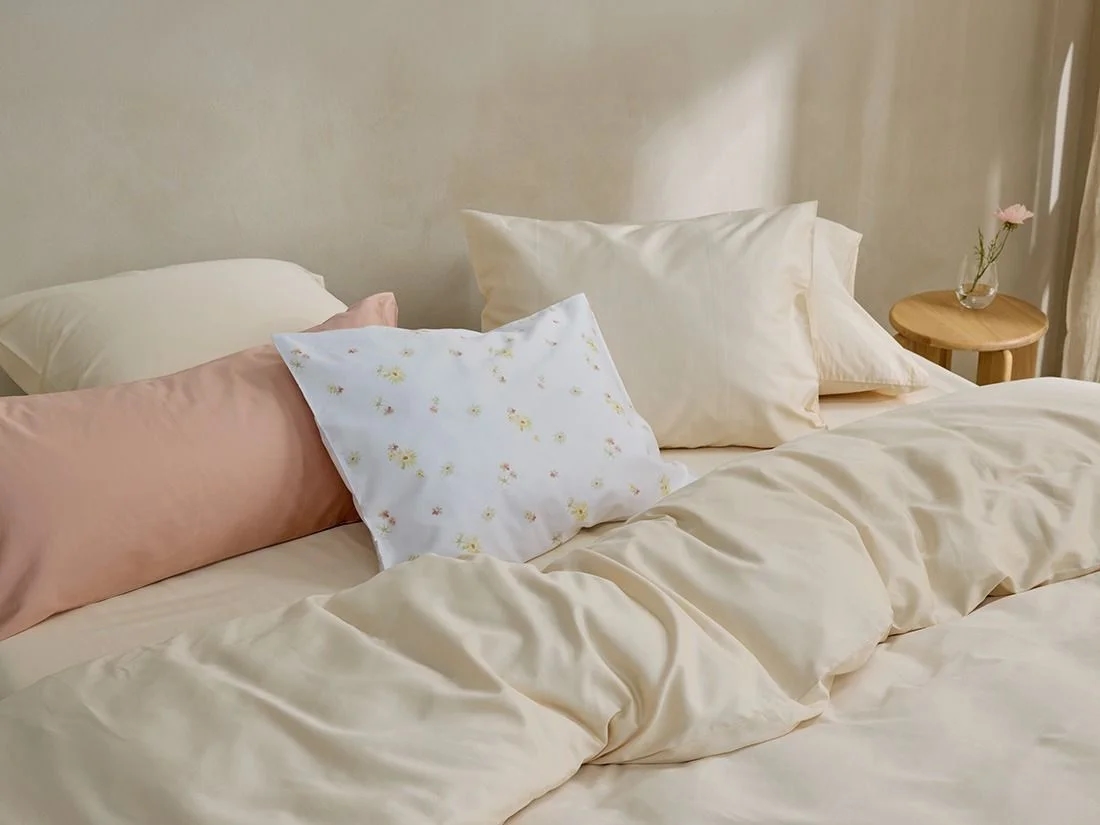 Kussensloop katoen satijn almond milk