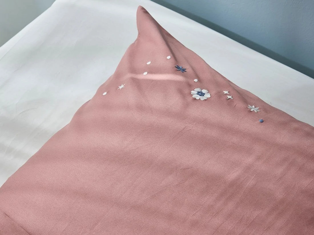 Kussensloop katoen satijn blush rose starry flower 50x60