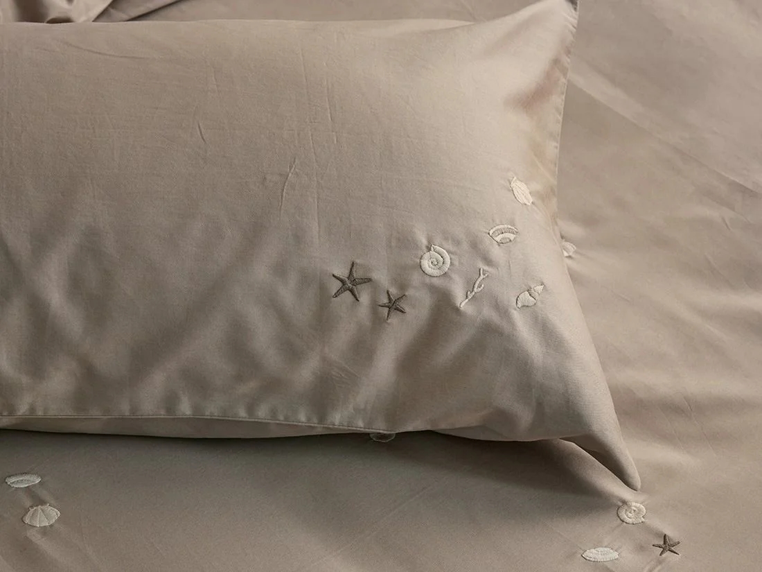 Kussensloop katoen satijn warm taupe seashell