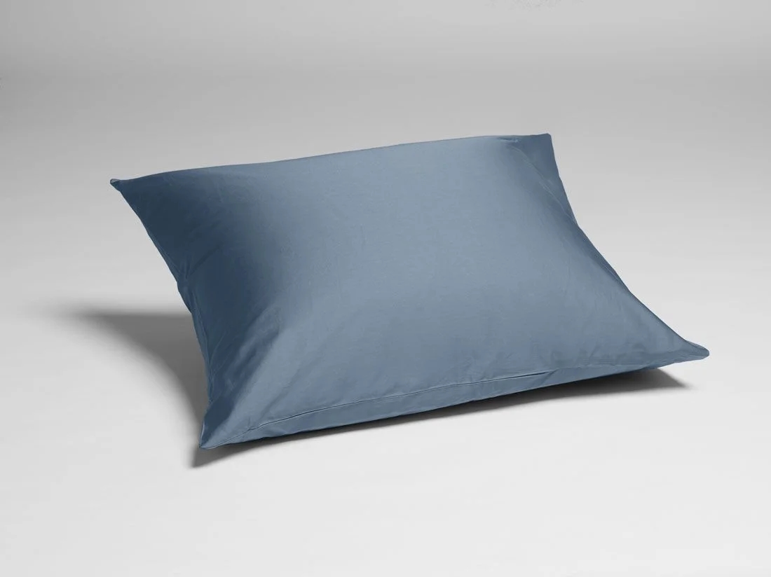 Kussensloop katoensatijn faded blue 50x70