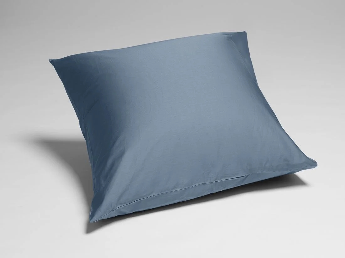 Kussensloop katoensatijn faded blue 65x65
