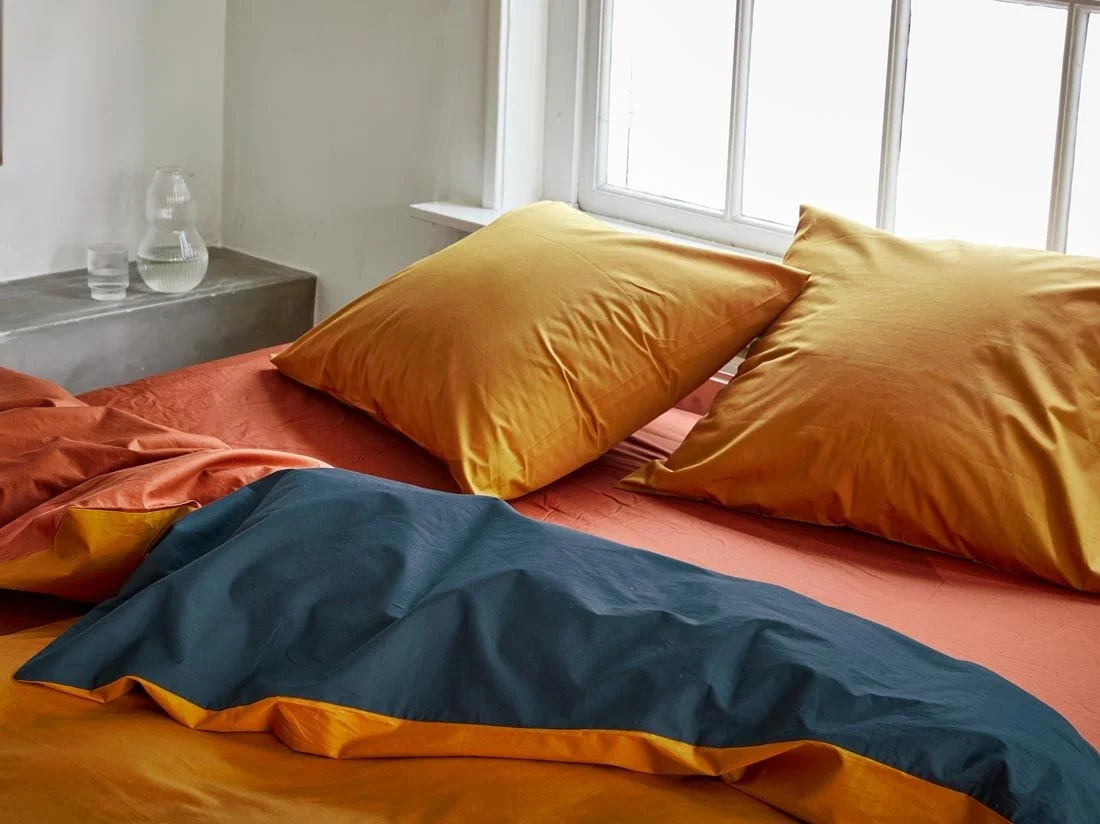 Dekbedovertrek percal katoen double face ochre/navy